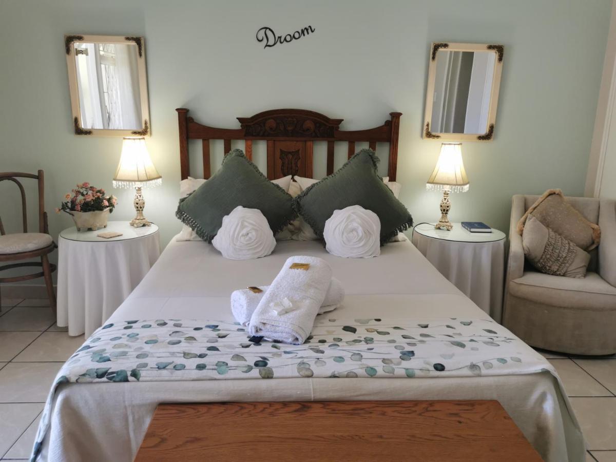Eight Palms Guest house *