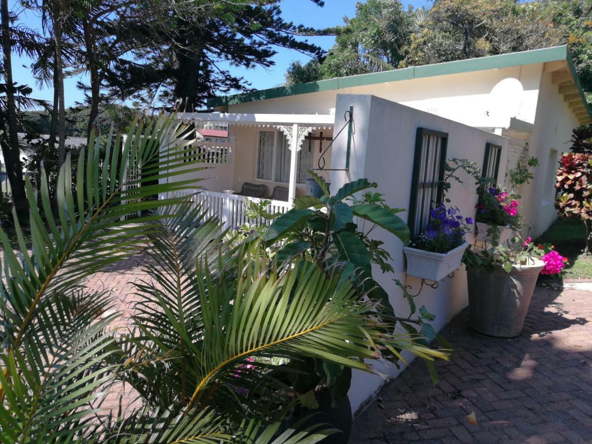 Guest house Eight Palms